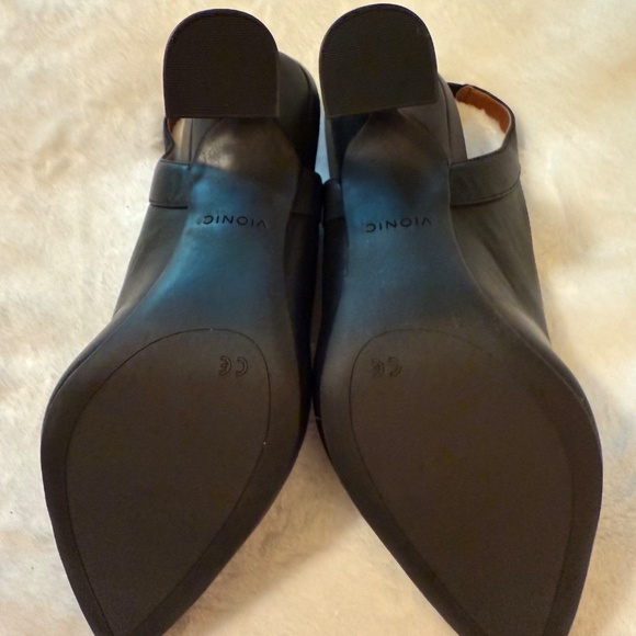 Vionic Slingback heels Size 10, Worn once!  Both Black and Beige - Picture 10 of 12